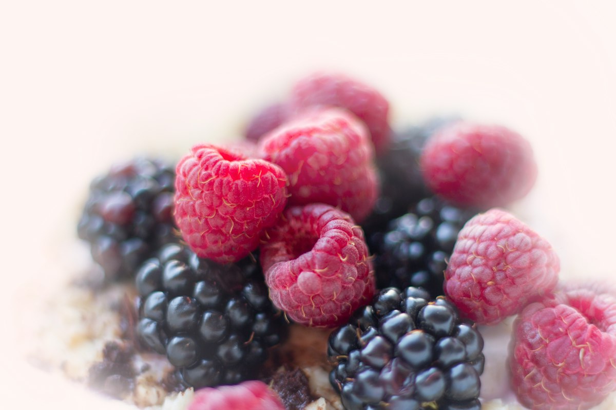 Smoothie bowl aux fruits rouges